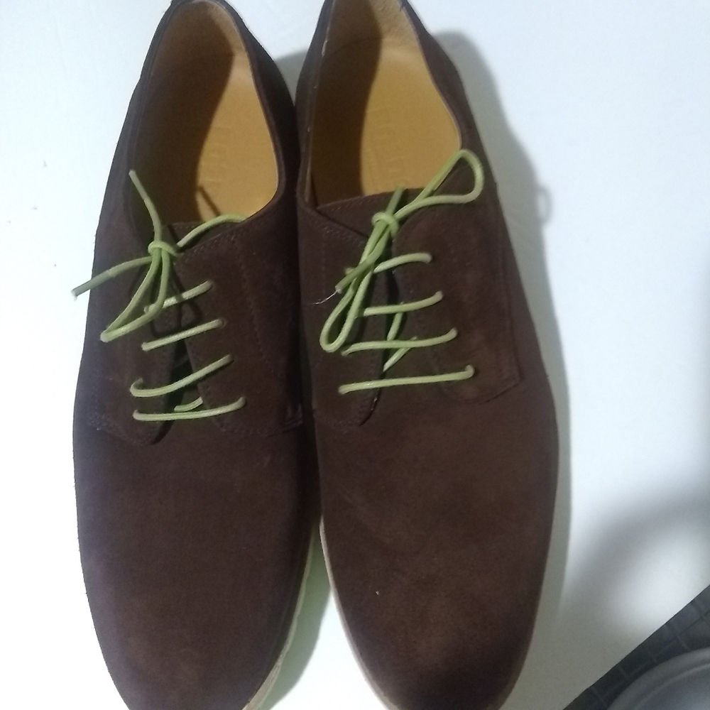 Men's BOLD oxfords.
